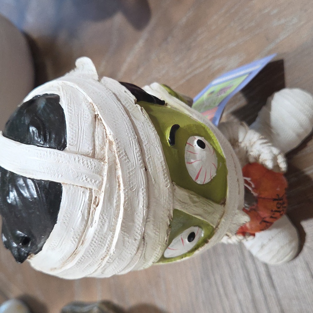Mummy Figurine with Pumpkin - Picture 2 of 4